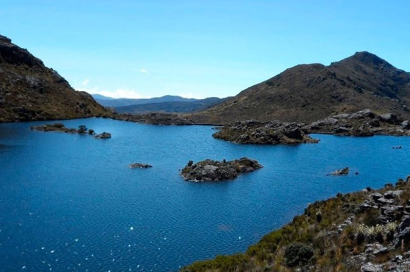 Páramo de Santurbán y la Resolución 0221 de 2025, ecosistema protegido en Colombia.