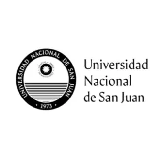 Logotipo de la Universidad Nacional de San Juan, institución vinculada con la Universidad de América para cooperación académica.