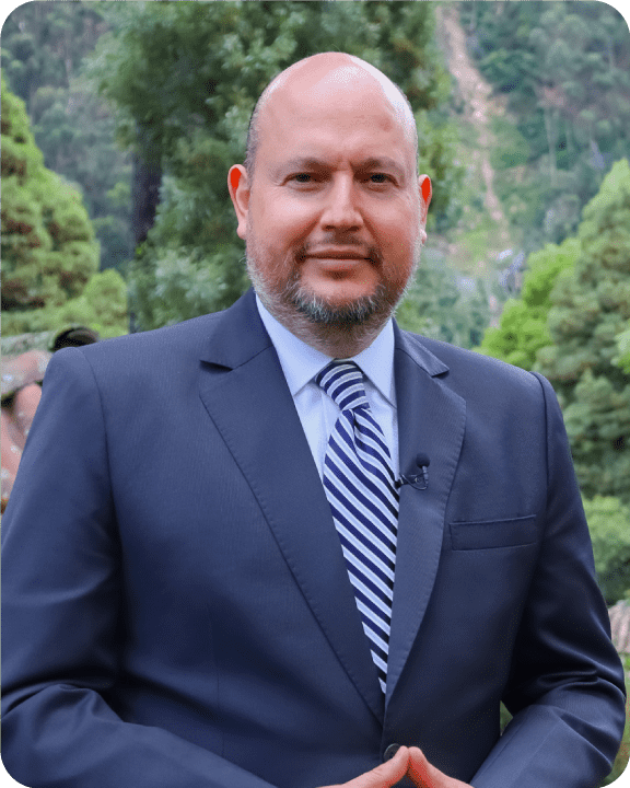 Rector de la Universidad de América en Bogotá, líder institucional y representante académico.