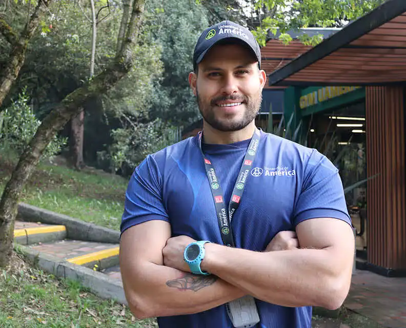 Entrenador Gimnasio de la Universidad de América en Bogotá.