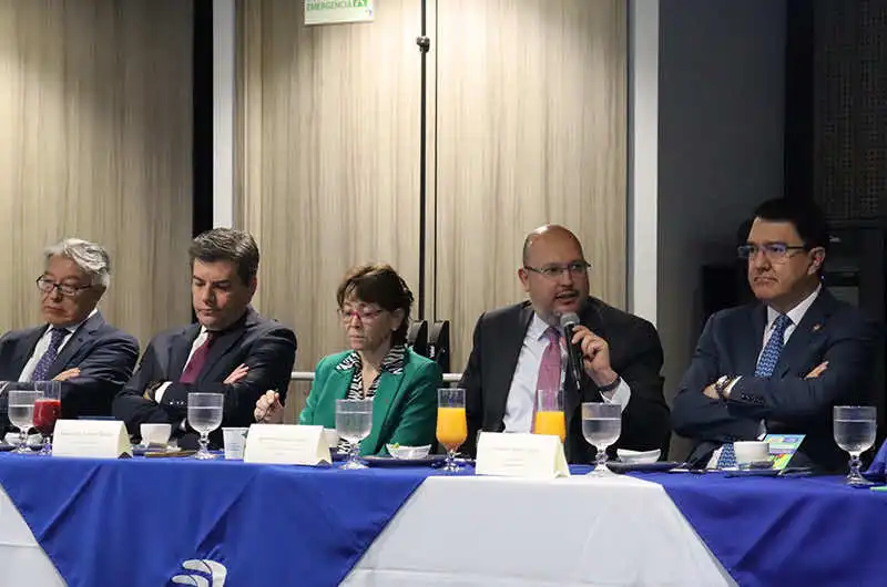 Mesa de trabajo de la Alianza para la educación en la Universidad de América