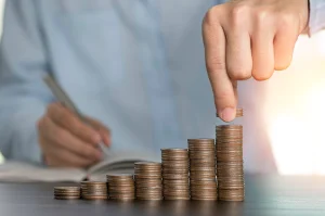 Aumento del salario mínimo y productividad empresarial en Colombia