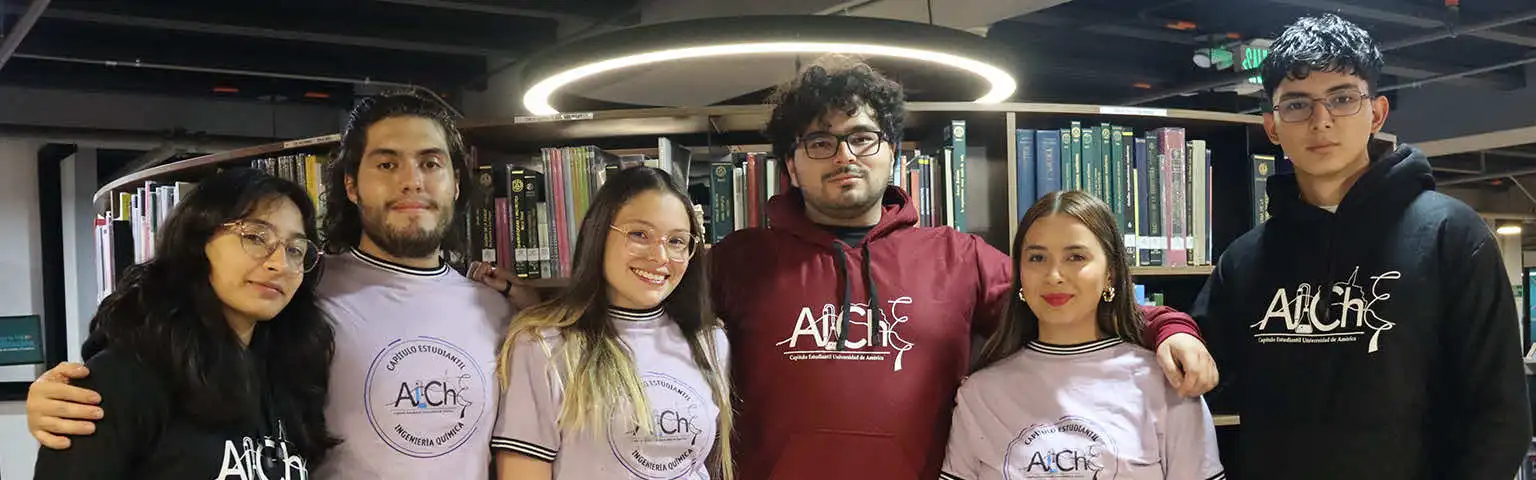 Capítulo Estudiantil AIChE Universidad de América en laboratorio de química