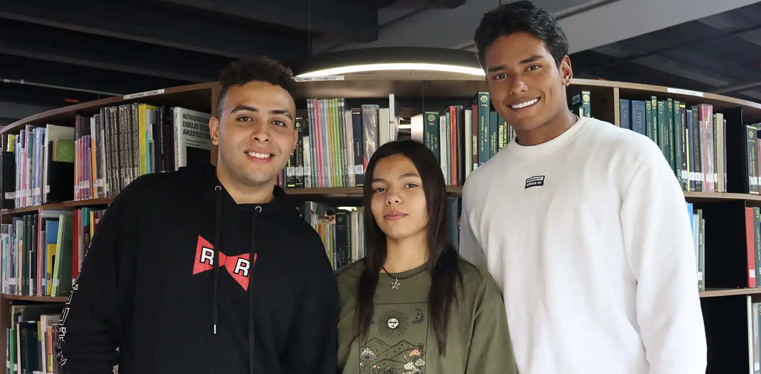 Capítulo Estudiantil EAGE-ACGGP Universidad de América: integrantes del capítulo en la biblioteca del campus.