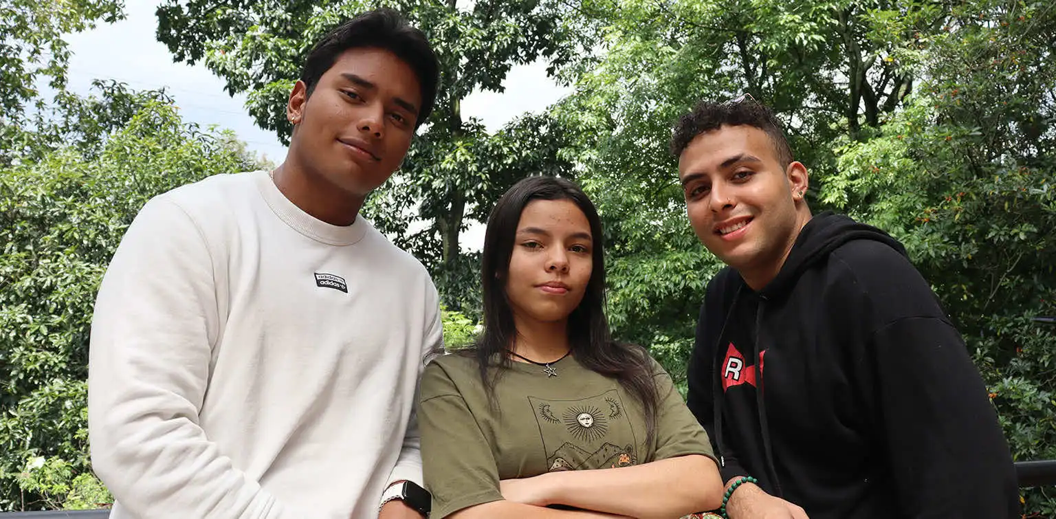 Capítulo Estudiantil EAGE-ACGGP Universidad de América: foto grupal de integrantes del capítulo en el campus.