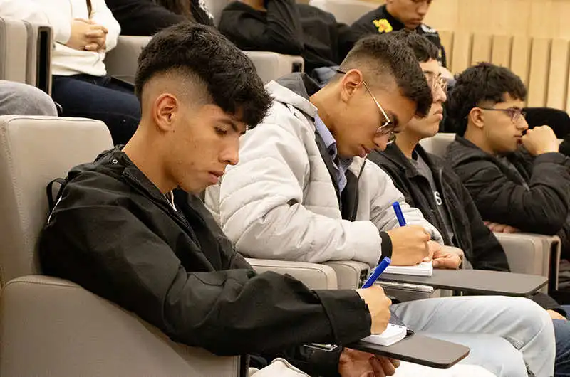 Universidad de América otorga becas a 11 estudiantes