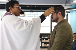 Celebración del Miércoles de Ceniza Universidad de América, un espacio de reflexión y fraternidad para la comunidad universitaria.