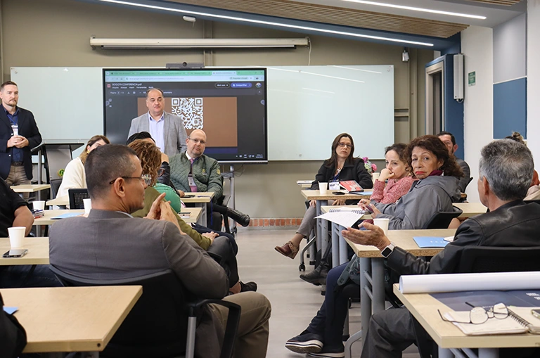Encuentro en la Universidad de América con participación de ASCUN y el Foro de Universidades por la Paz para fortalecer la articulación académica por la paz en Colombia.