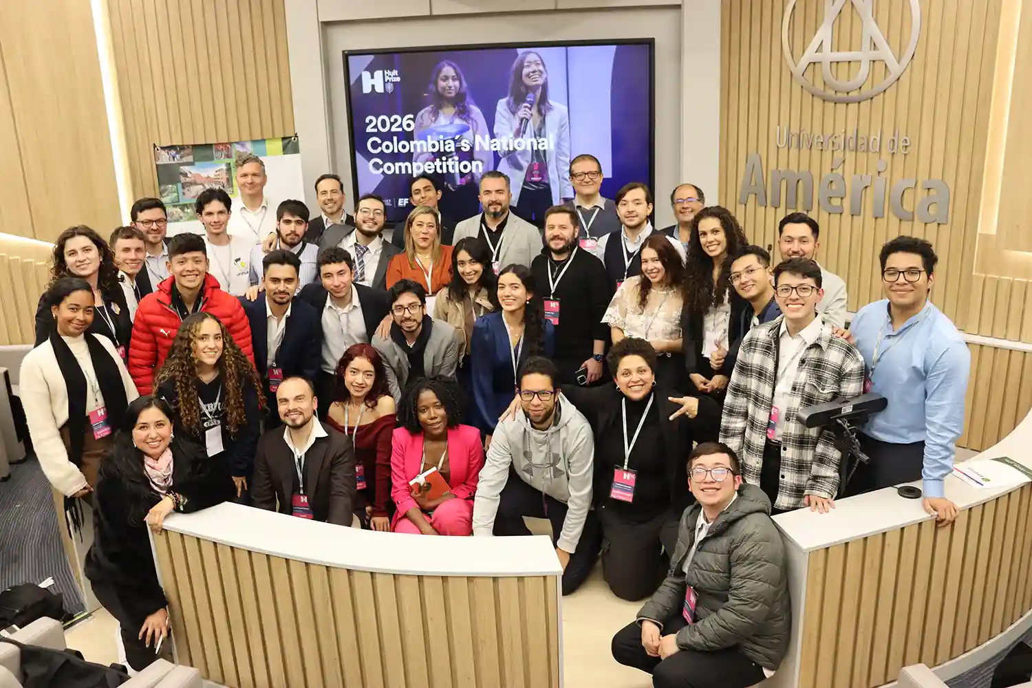 la Universidad de América, ASCUN y la Universidad Externado de Colombia, junto a aliados y participantes, durante el Hult Prize Colombia 2026.
