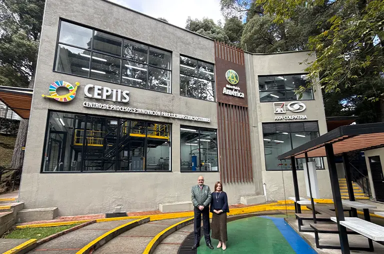Centro de Procesos e innovacion para la industria Sostenible Rector de la Universidad de América y CEO de AXA Colpatria durante la inauguración del CEPIIS