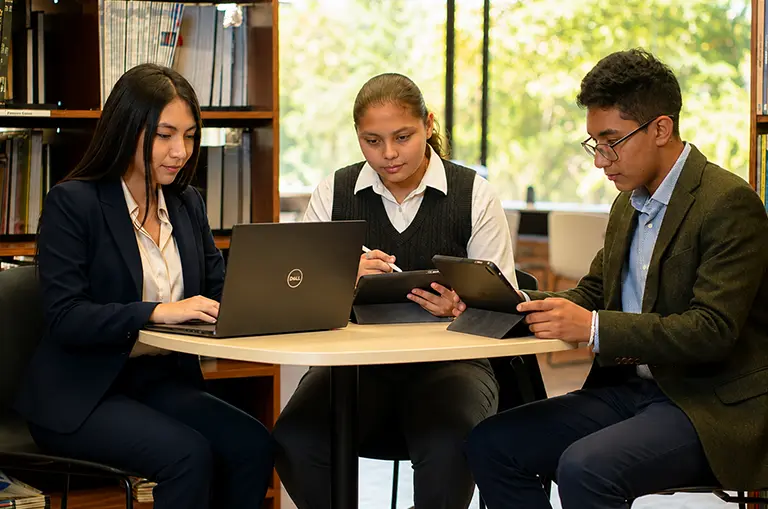 Estudiantes de Negocios Internacionales fortalecen competencias para un entorno empresarial global