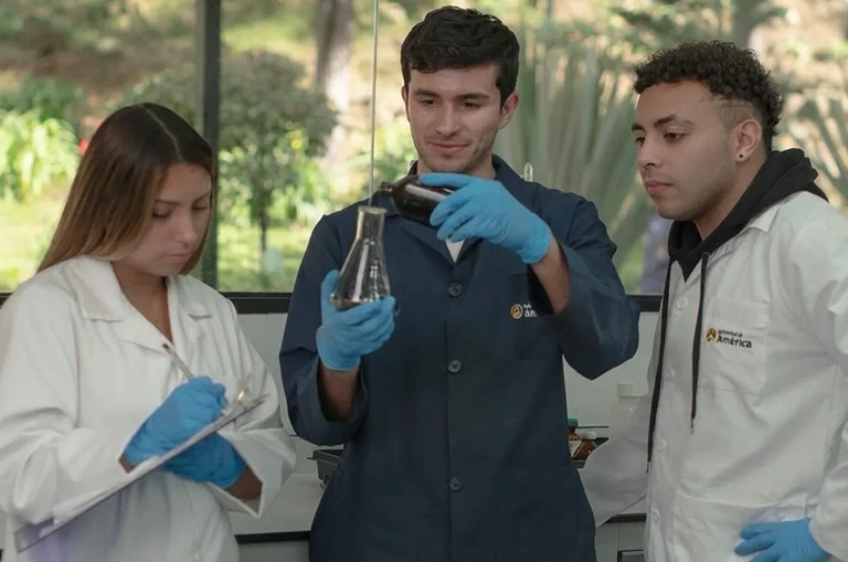 La Universidad de América renovó el registro calificado de su programa y presentó la nueva denominación de Ingeniería de Petróleos y Recursos del Subsuelo, orientada a los desafíos de la transición energética.