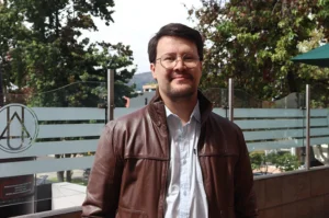 José Baquero, egresado Uniamericano y líder empresarial que impulsa el networking y el emprendimiento