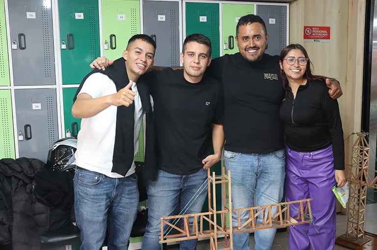 La creatividad y el conocimiento se hicieron visibles en la Feria Experimental de Ingenierías