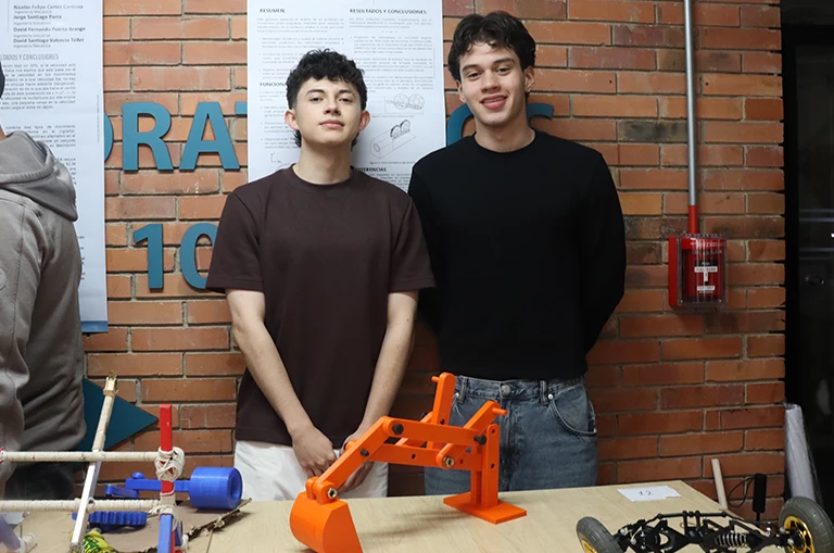 La creatividad y el conocimiento se hicieron visibles en la Feria Experimental de Ingenierías