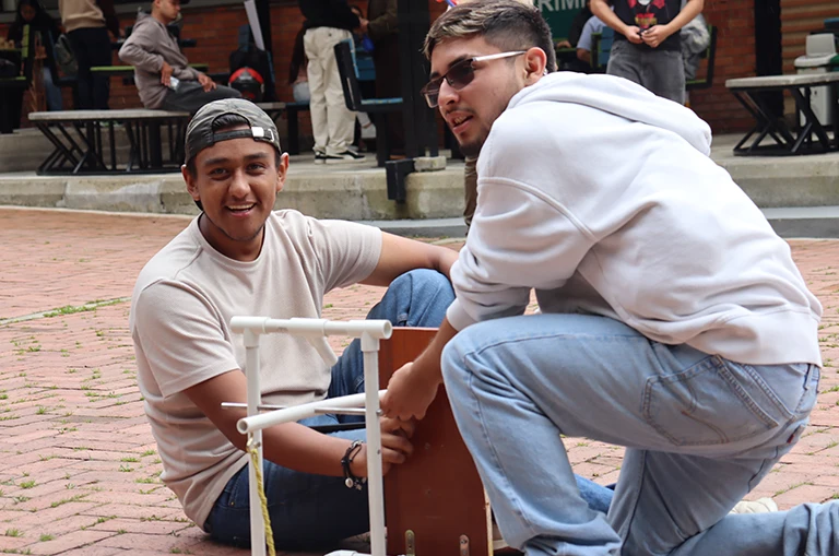La creatividad y el conocimiento se hicieron visibles en la Feria Experimental de Ingenierías