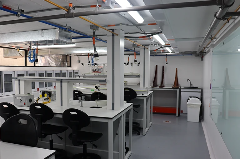 Los laboratorios y plataformas tecnológicas fortalecen la formación de los futuros ingenieros del sector energético.