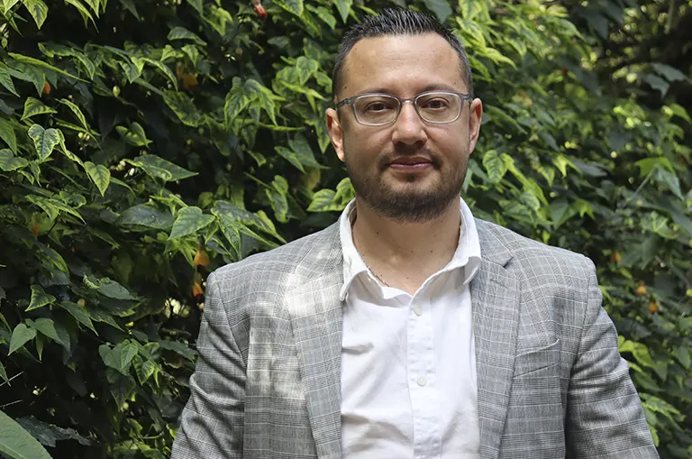 Germán Eduardo Rodríguez Díaz, docente de Economía de la Universidad de América, analiza la subida de Bitcoin a US$77.000 y los factores de liquidez, regulación, short squeeze y flujos institucionales.