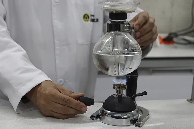 Sifón japonés: principios de física y termodinámica aplicados a la preparación del café.