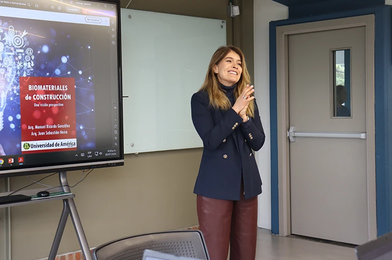 Susan Benavides, Vicerrectora de Investigación, Innovación y Experiencia de la Universidad de América, participa en las Jornadas de Sensibilización I+D+i